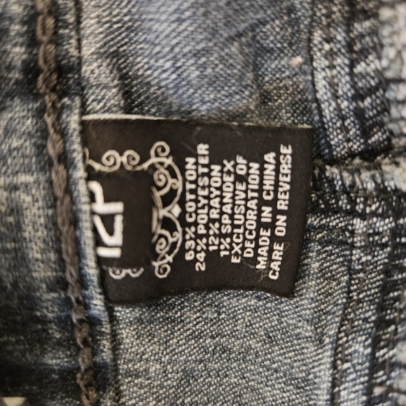 Woman's Blue Jeans - Beau Dawso - Picture 10 of 13